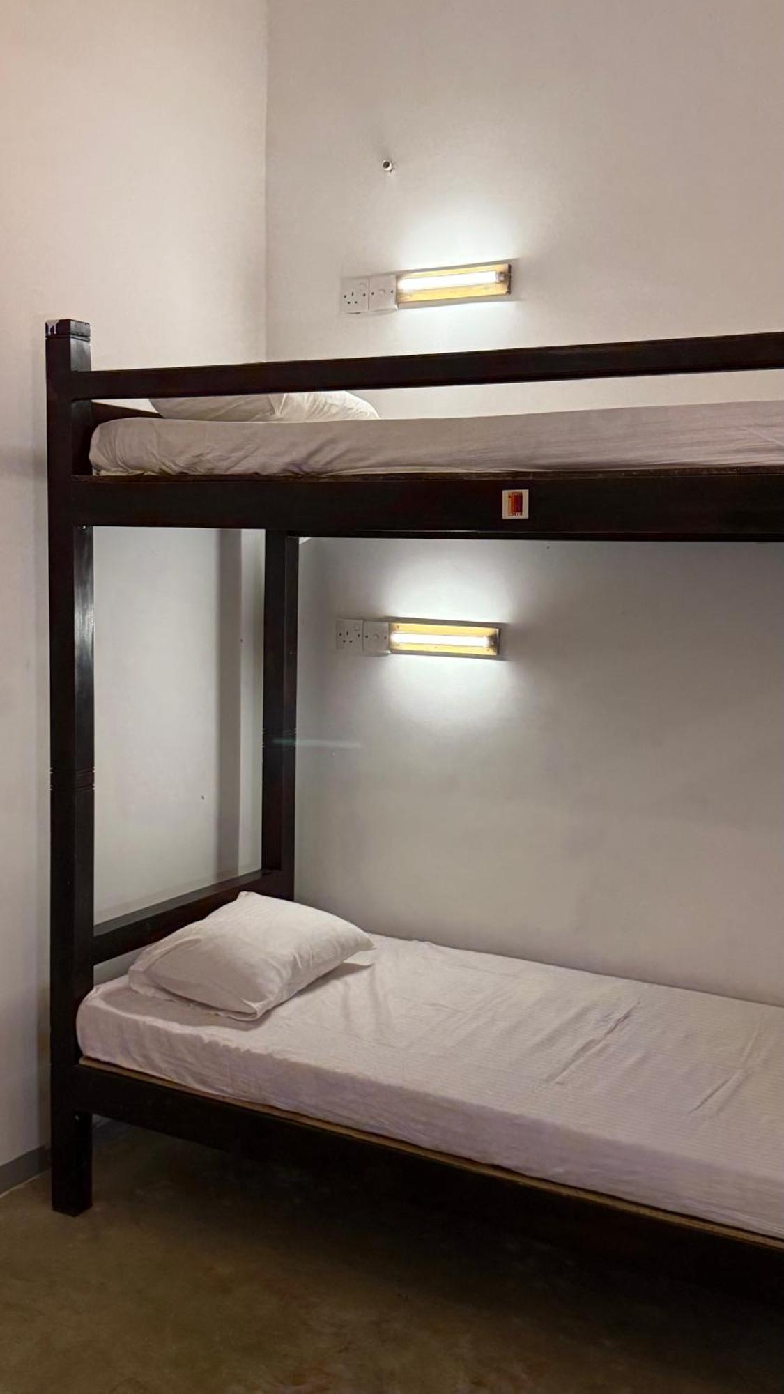 Bunk 15 Hiriketiya Hostel Zuid-Dikwella Buitenkant foto
