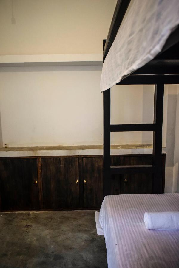Bunk 15 Hiriketiya Hostel Zuid-Dikwella Buitenkant foto