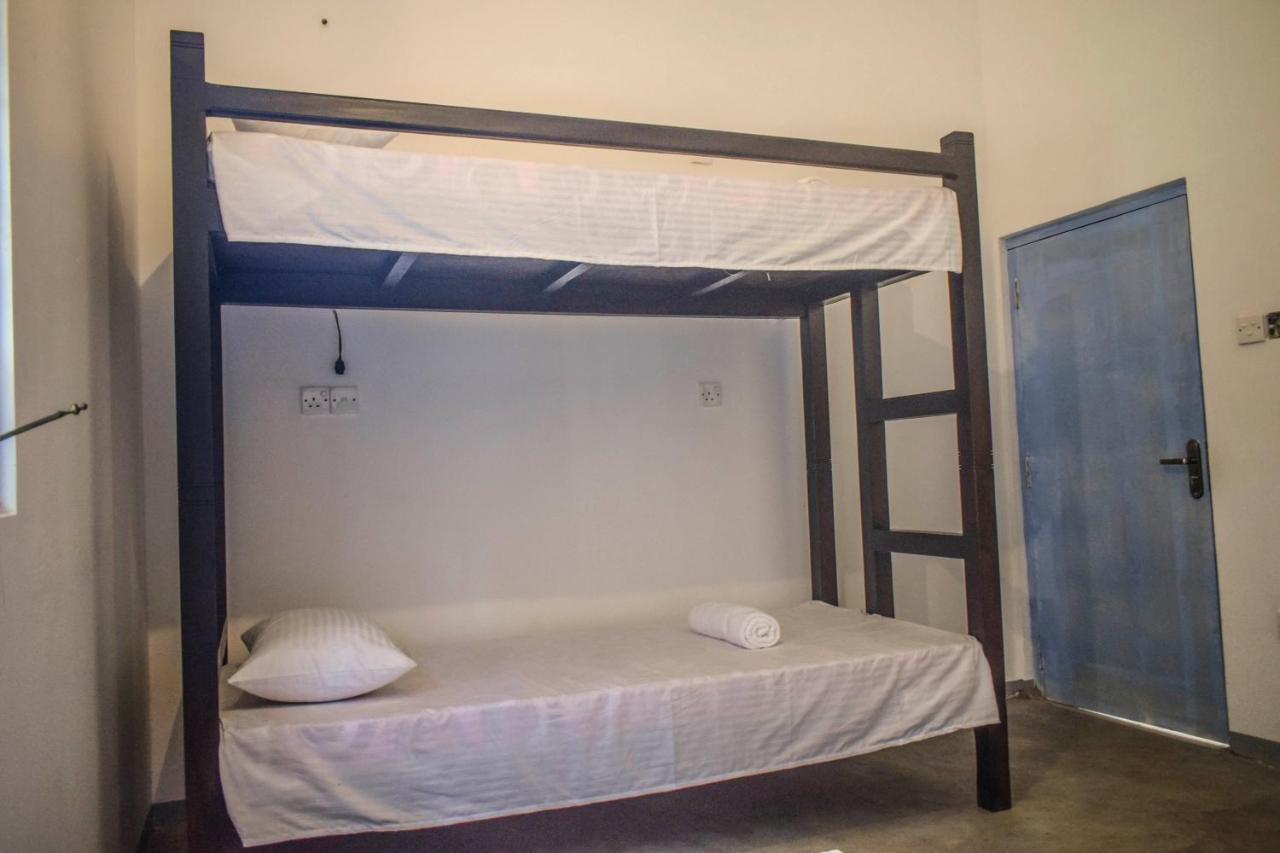 Bunk 15 Hiriketiya Hostel Zuid-Dikwella Buitenkant foto